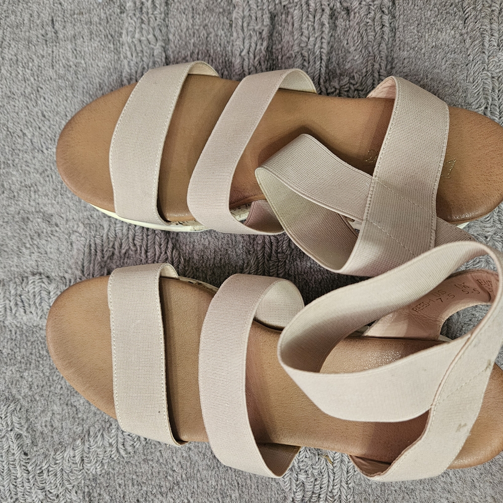 Elegant Women's Sandals in Cream